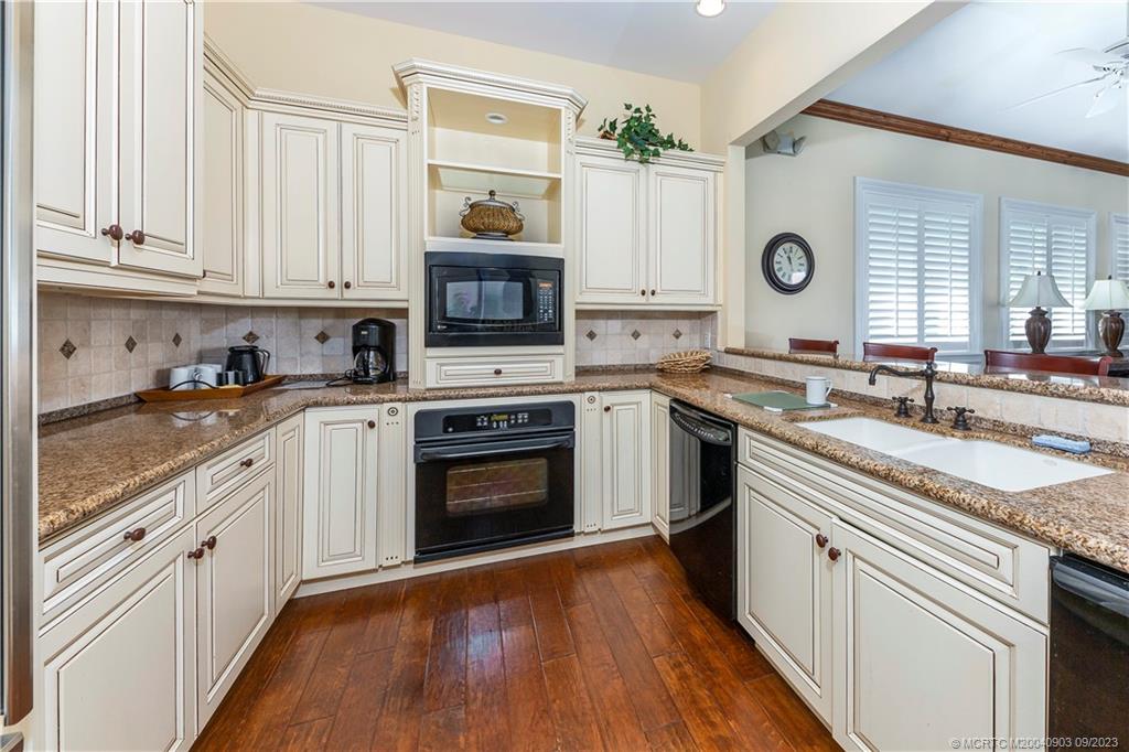 946 SE Willoughby Trace