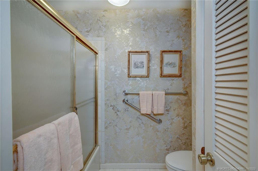 2923 NE Rosetree Drive