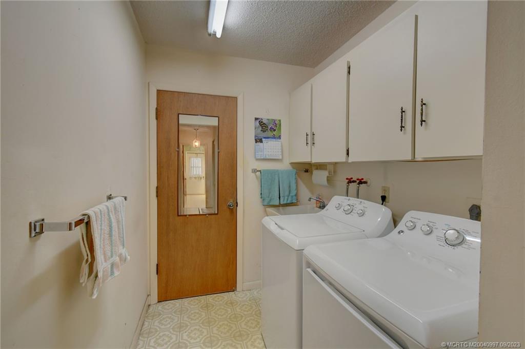 2923 NE Rosetree Drive