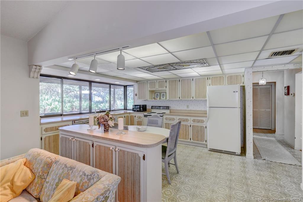 2923 NE Rosetree Drive