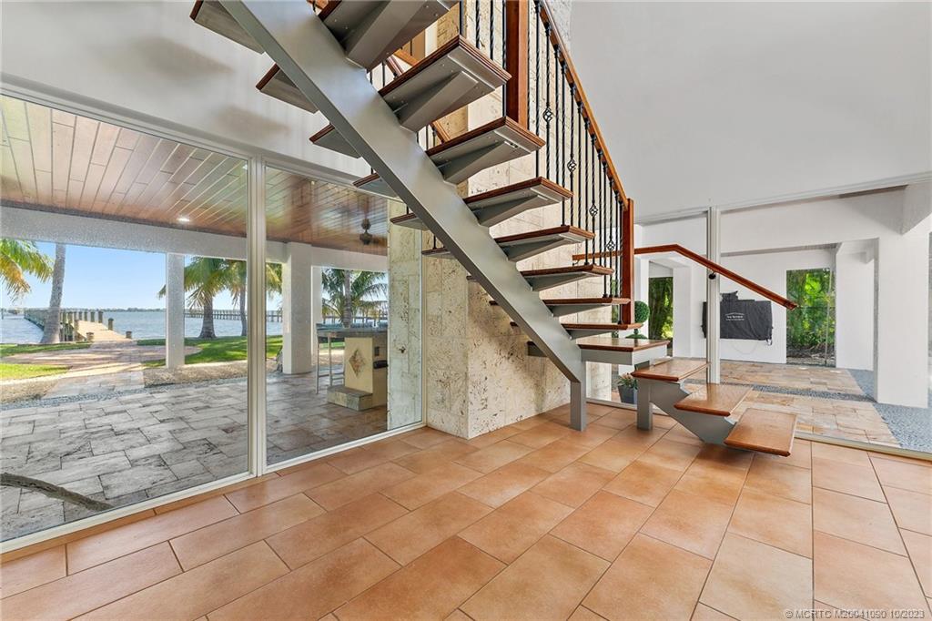 10 S Sewalls Point Road