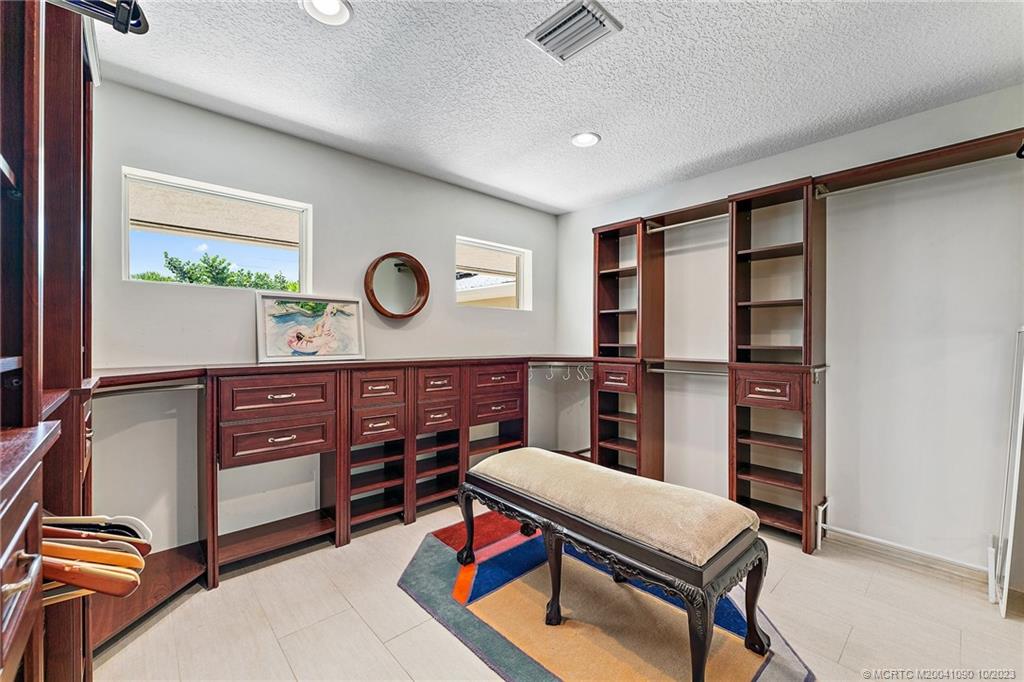 10 S Sewalls Point Road