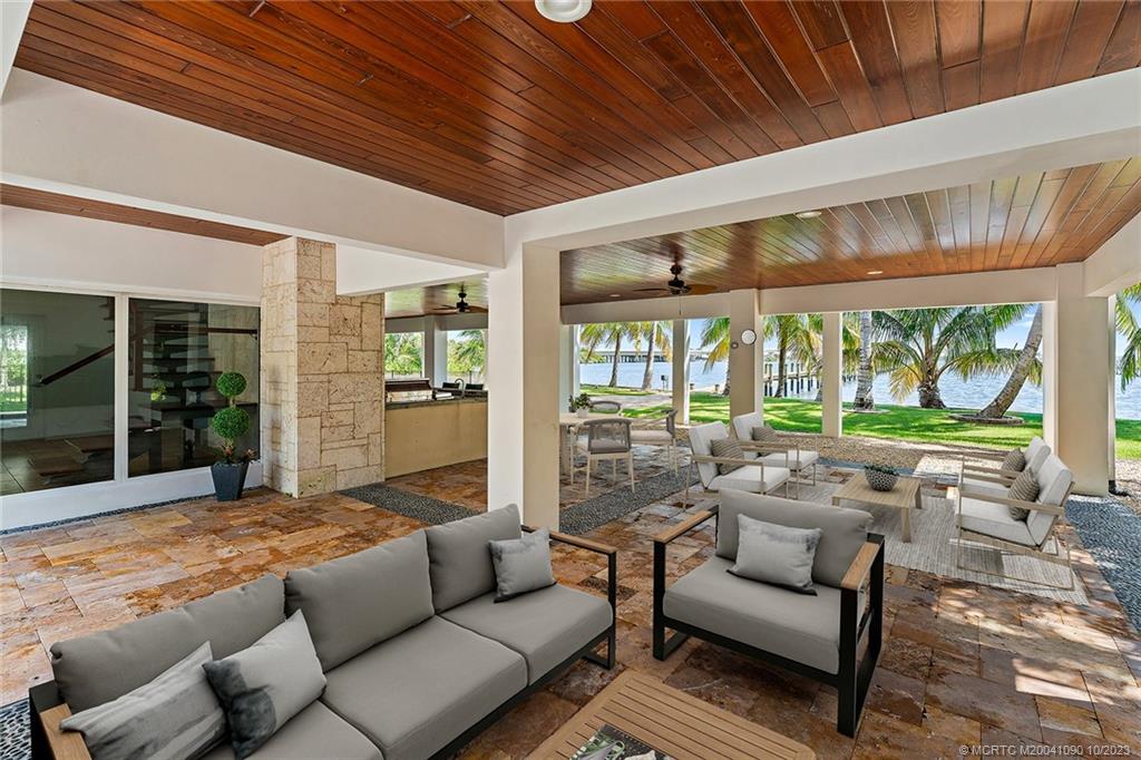 10 S Sewalls Point Road