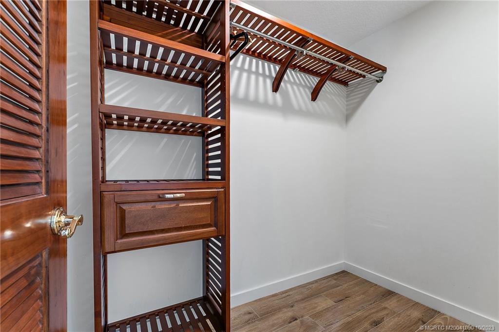 10 S Sewalls Point Road