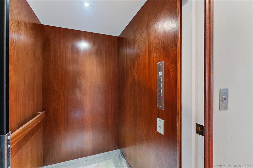 10 S Sewalls Point Road