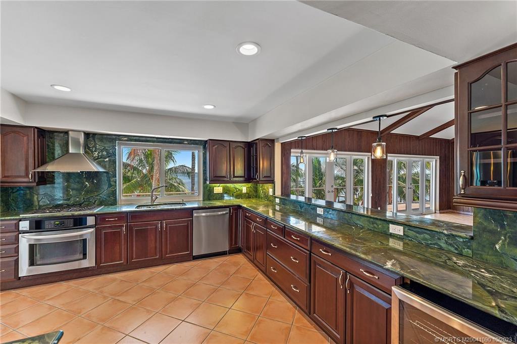 10 S Sewalls Point Road