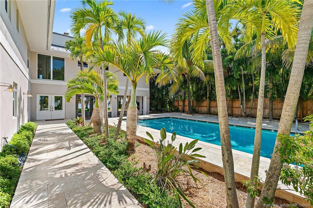 10 S Sewalls Point Road