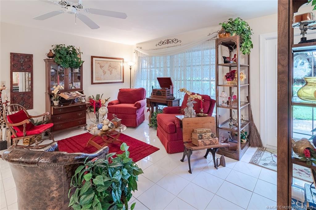 2481 NW Everglades Blvd