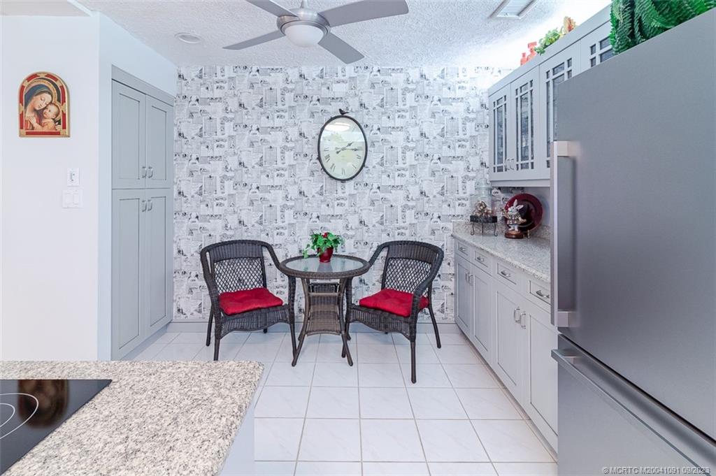 2481 NW Everglades Blvd