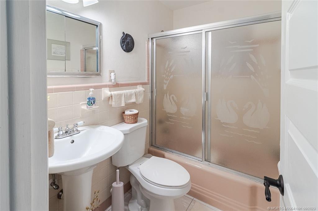 2481 NW Everglades Blvd