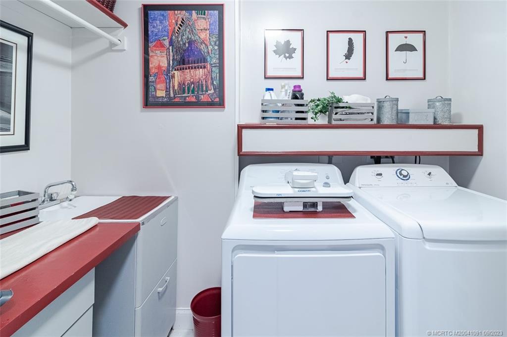 2481 NW Everglades Blvd