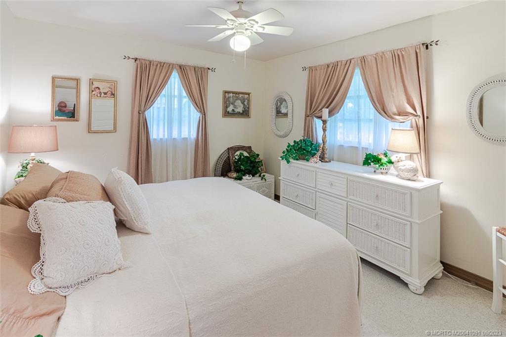 2481 NW Everglades Blvd