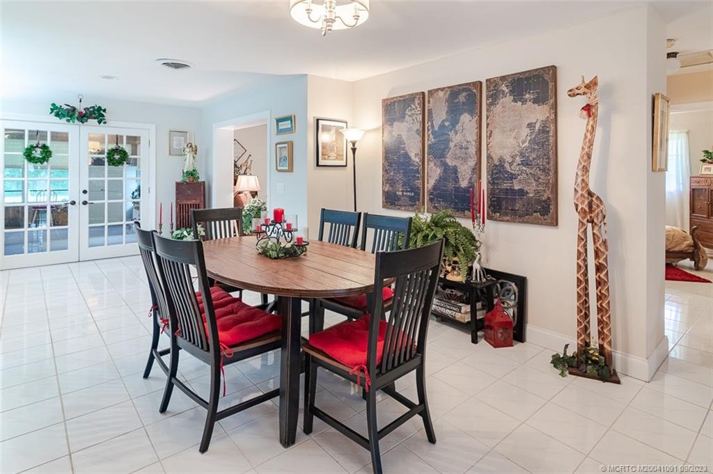 2481 NW Everglades Blvd