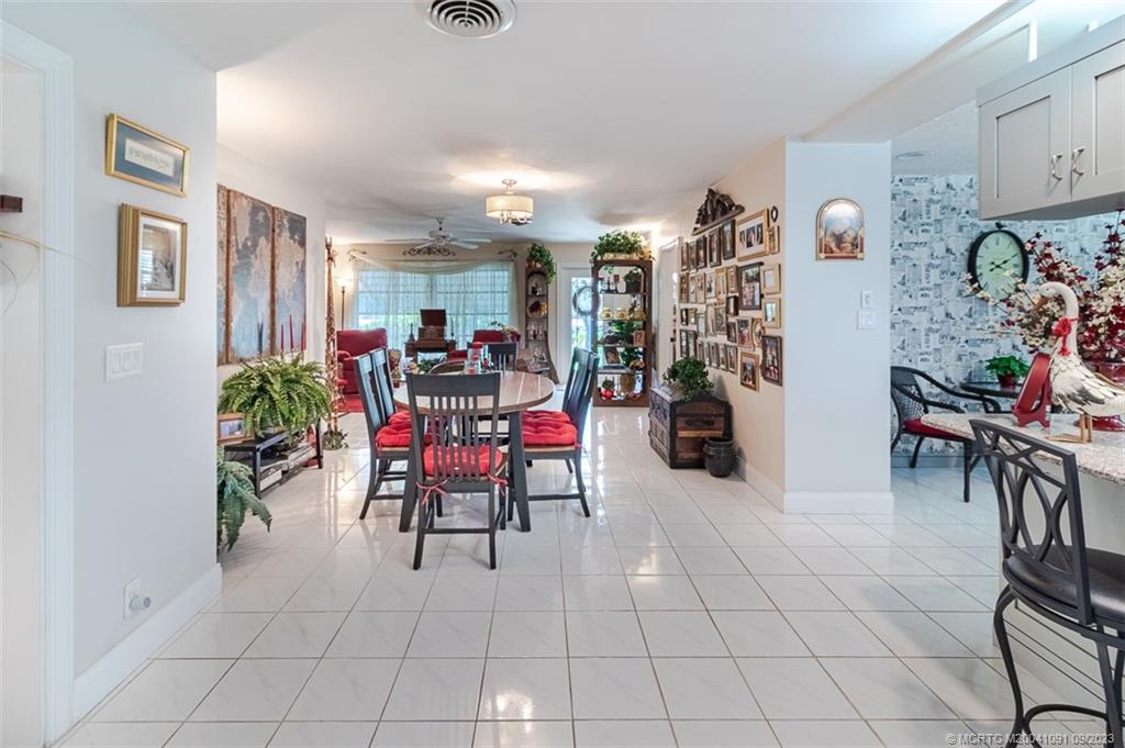 2481 NW Everglades Blvd