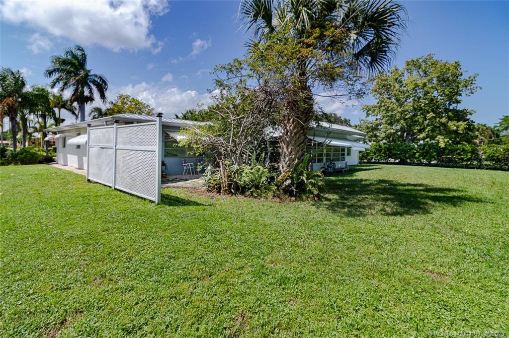 2481 NW Everglades Blvd