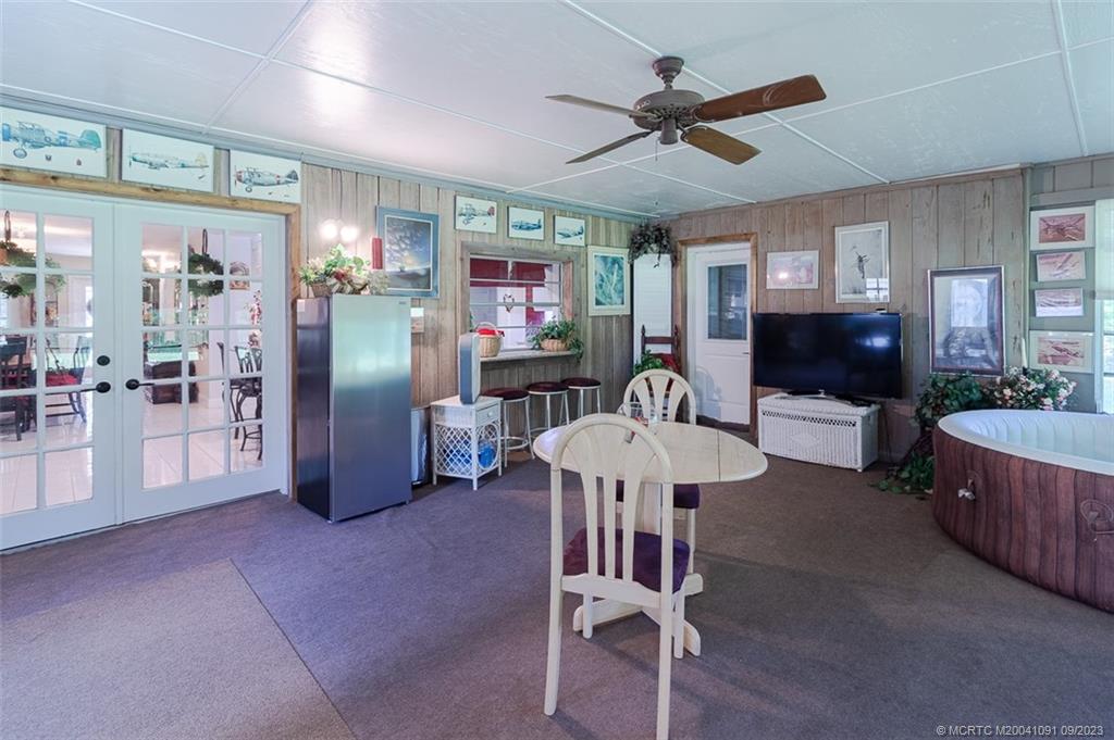 2481 NW Everglades Blvd