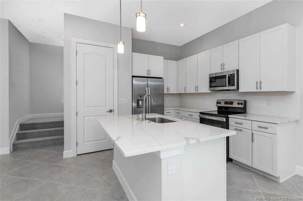 3673 SW Magnolia Ridge Lane