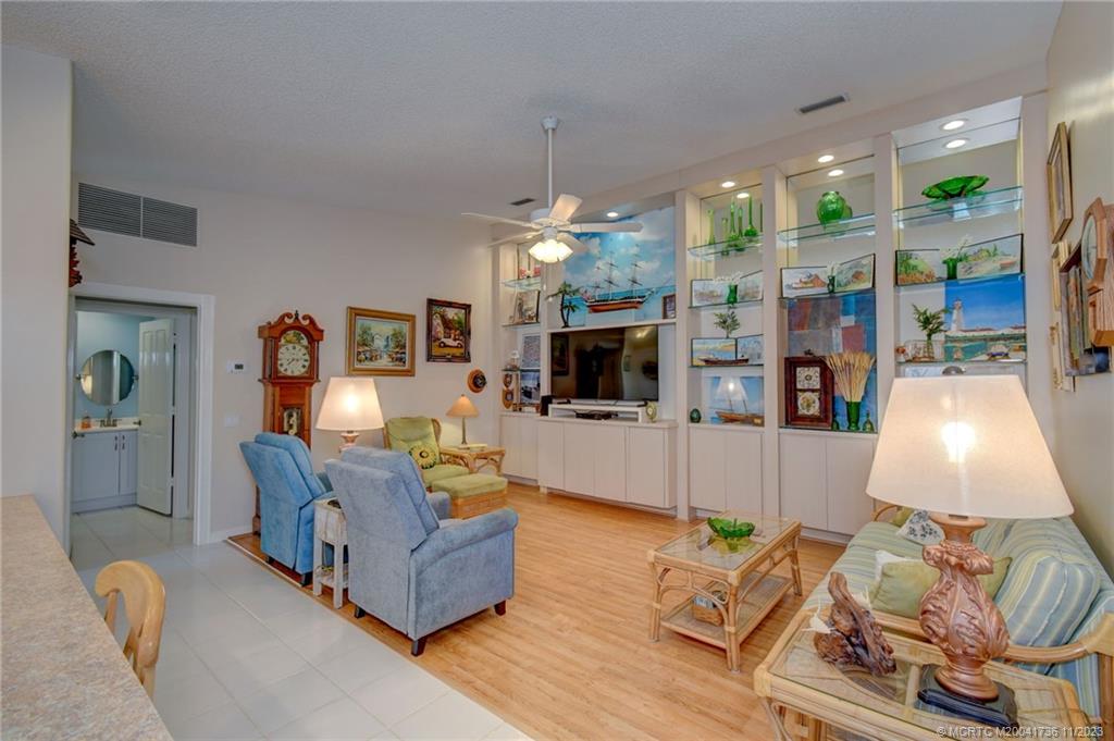 1256 NW Bentley Circle A