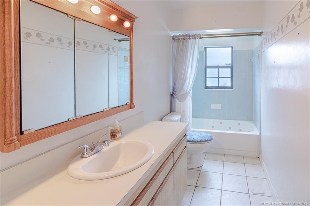 5841 SE Pine Drive SE