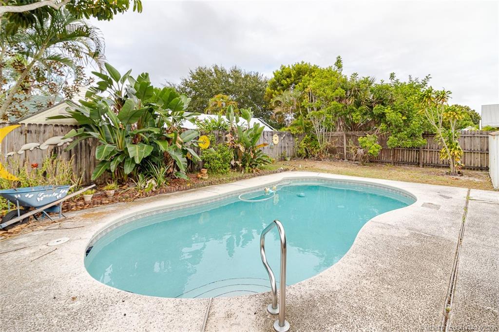 5841 SE Pine Drive SE