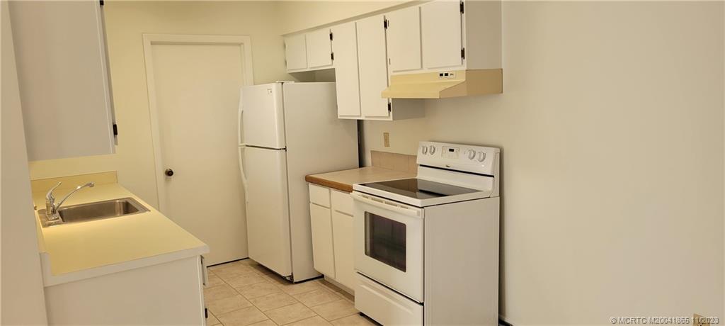 3901 NW Cinnamon Tree Circle