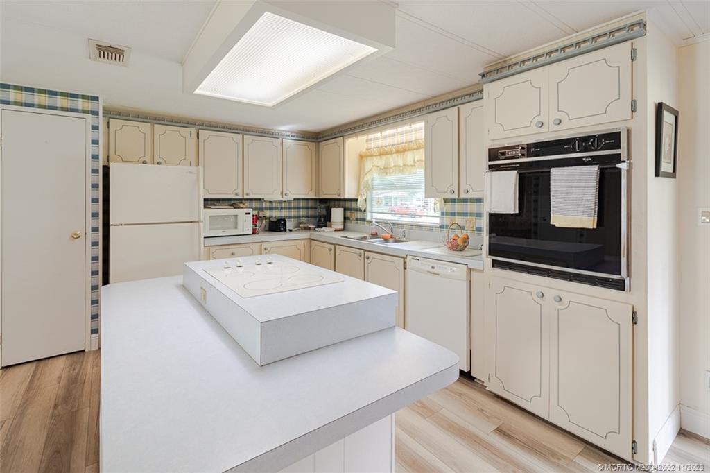 2604 SW Toronado Trail