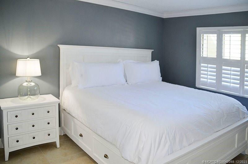 5575 NE Gulfstream Way