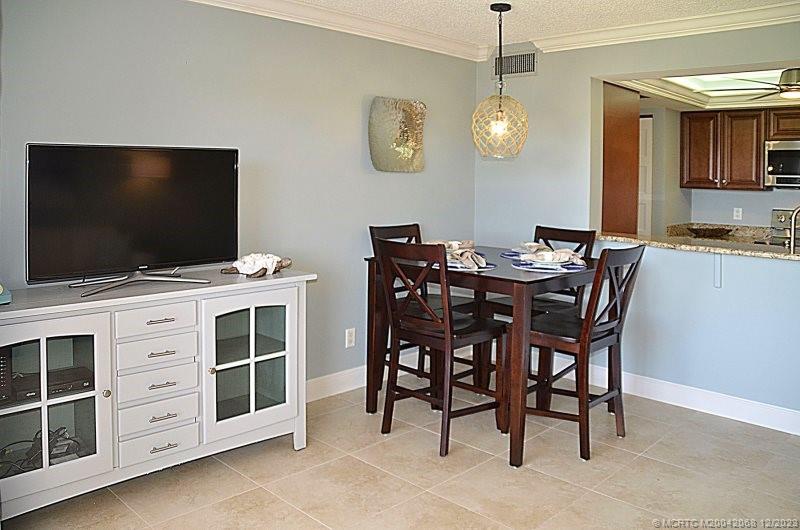 5575 NE Gulfstream Way