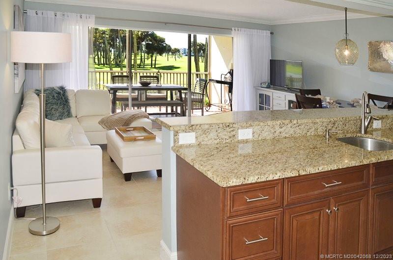 5575 NE Gulfstream Way