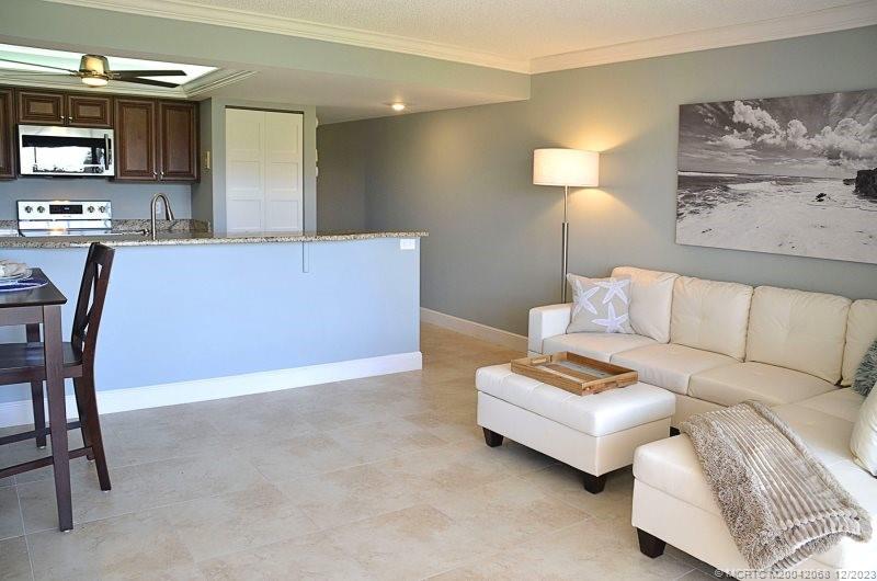 5575 NE Gulfstream Way