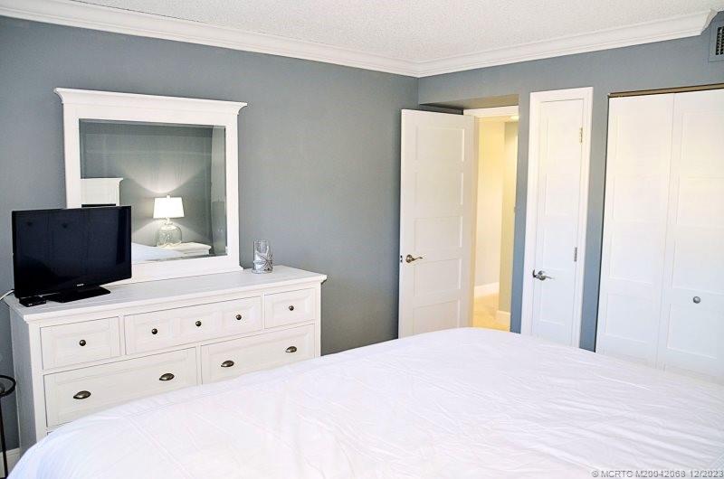 5575 NE Gulfstream Way