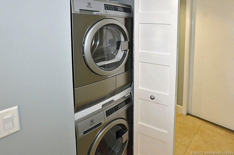 5575 NE Gulfstream Way