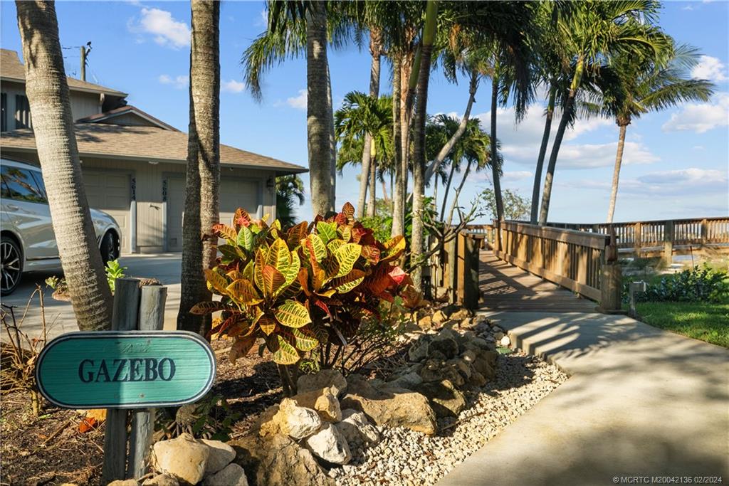 5200 SE Schooner Oaks Way