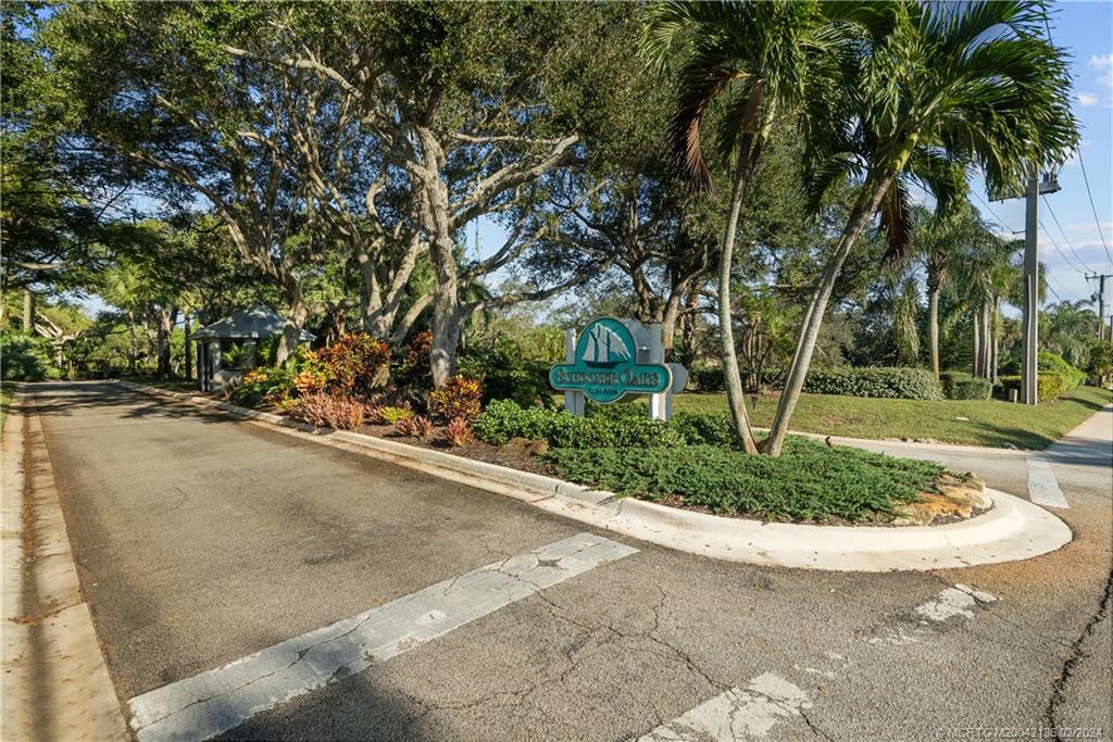 5200 SE Schooner Oaks Way