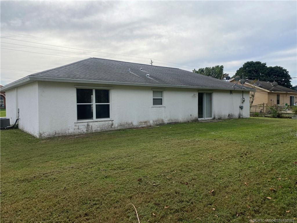 549 SW Carter Street