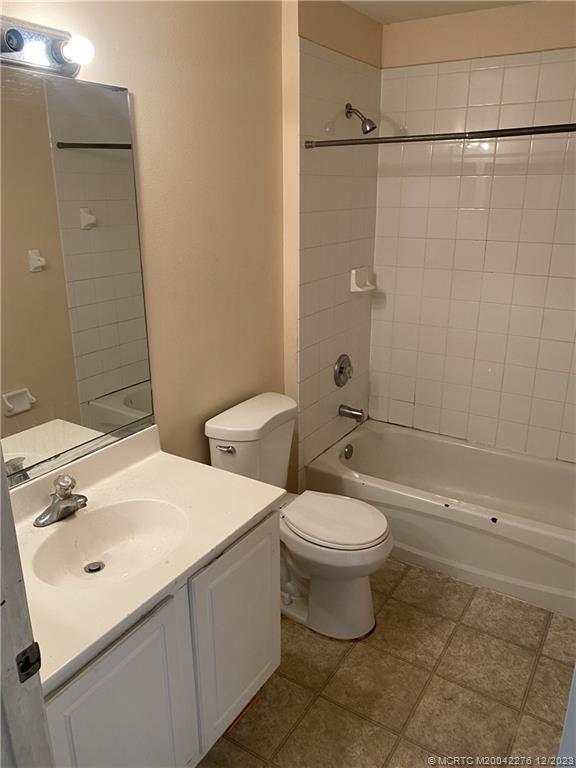 549 SW Carter Street