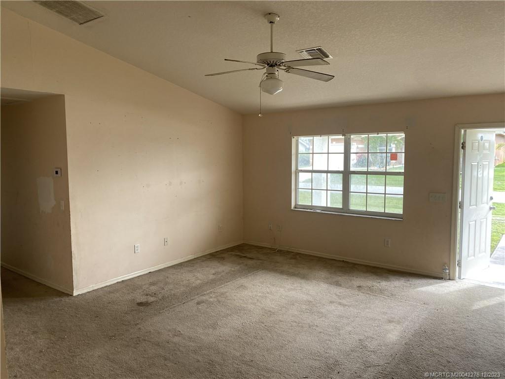 549 SW Carter Street