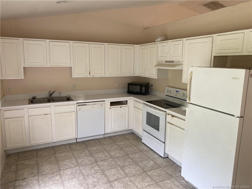 549 SW Carter Street