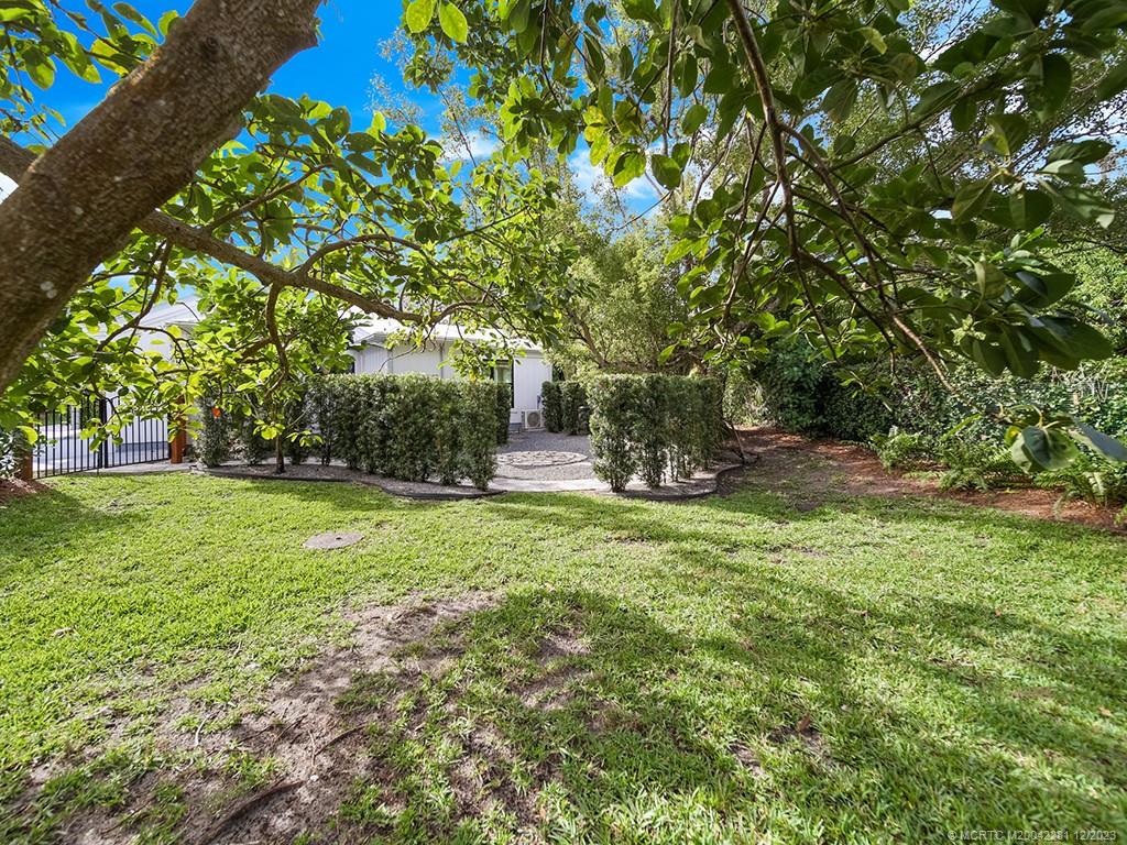 200 SE Pelican Drive