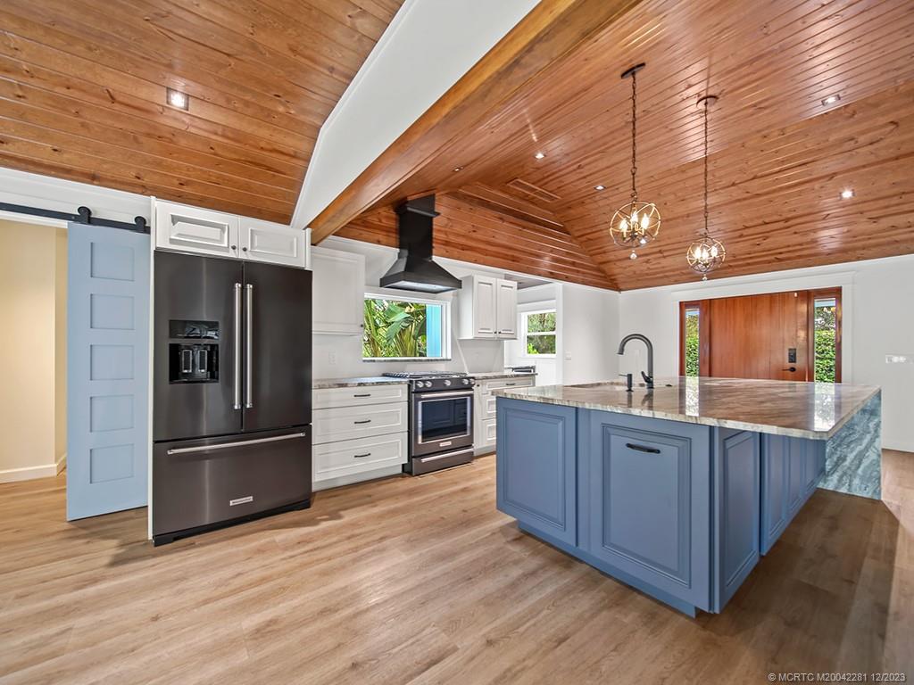 200 SE Pelican Drive