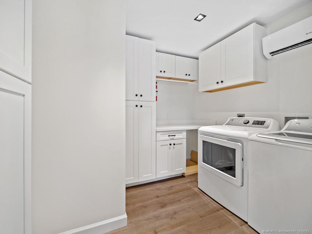 200 SE Pelican Drive