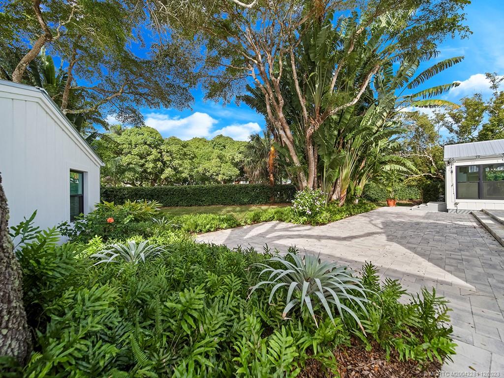 200 SE Pelican Drive