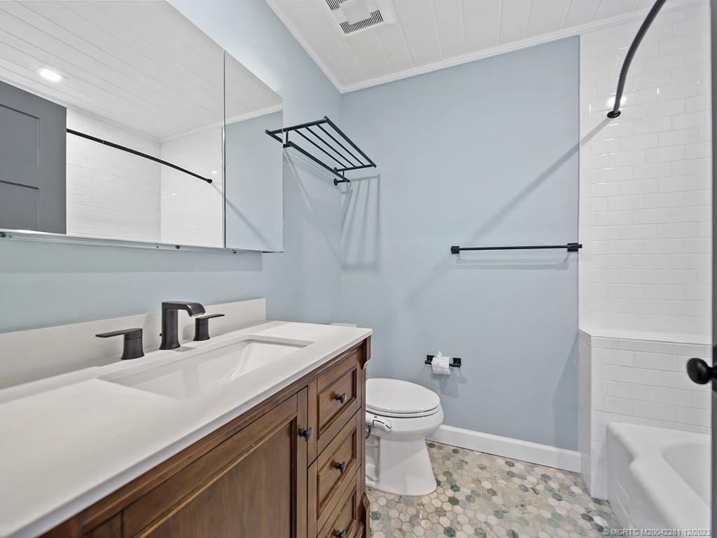 200 SE Pelican Drive