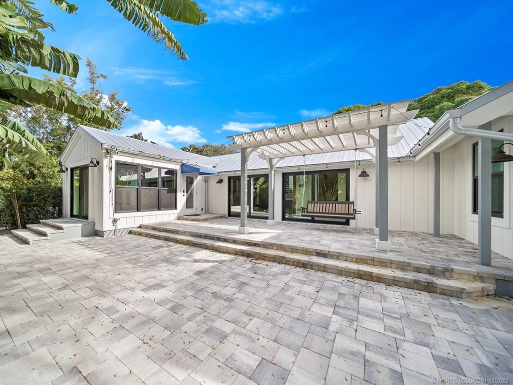 200 SE Pelican Drive