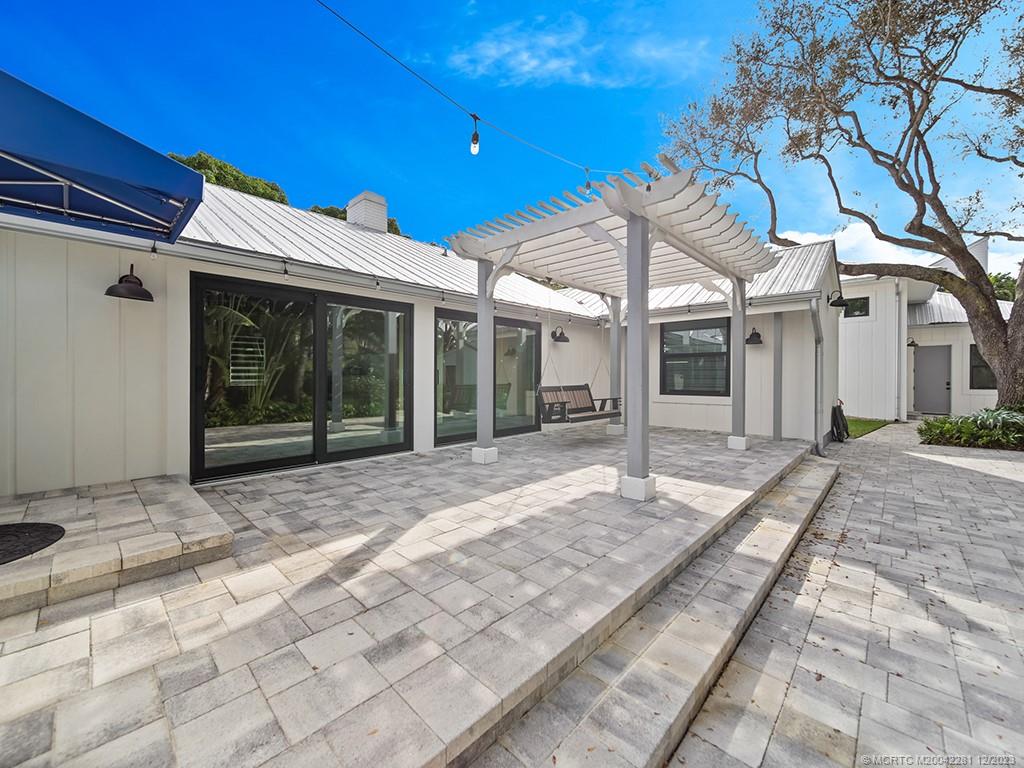 200 SE Pelican Drive