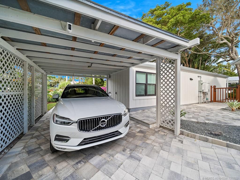 200 SE Pelican Drive