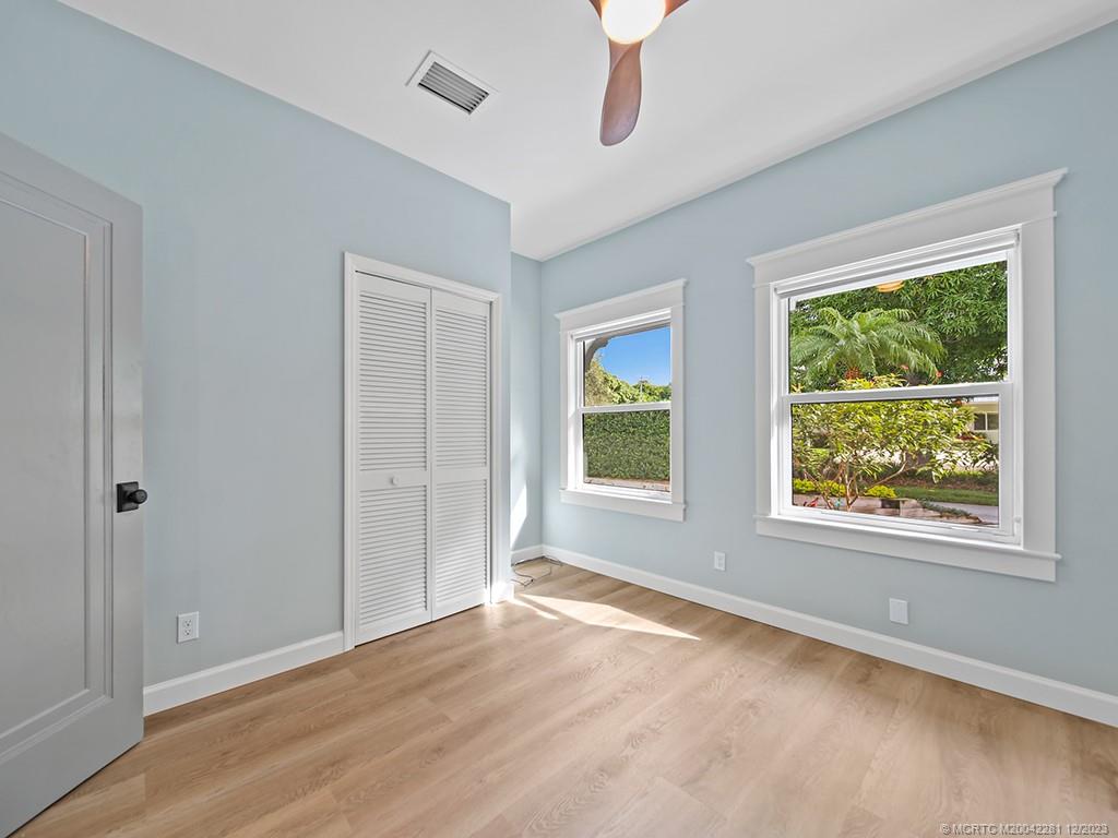 200 SE Pelican Drive