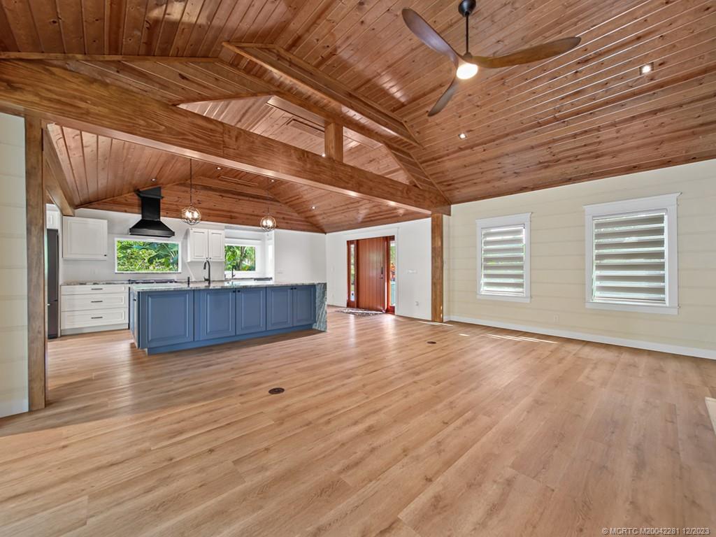 200 SE Pelican Drive