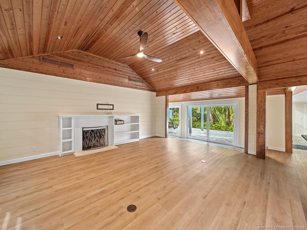 200 SE Pelican Drive