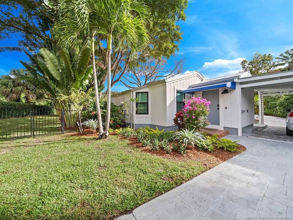 200 SE Pelican Drive